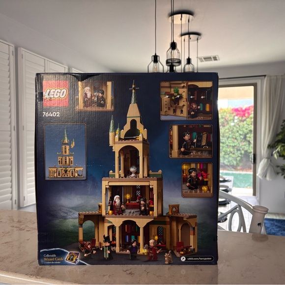 LEGO HARRY POTTER: Hogwarts:
Dumbledore's Office (76402)
New Sealed Box 654pcs - Picture 2 of 3